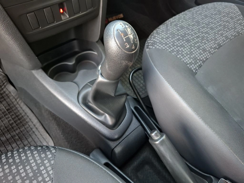 Renault Symbol 1.6 Zen 4x2 Mt 4p año 2022