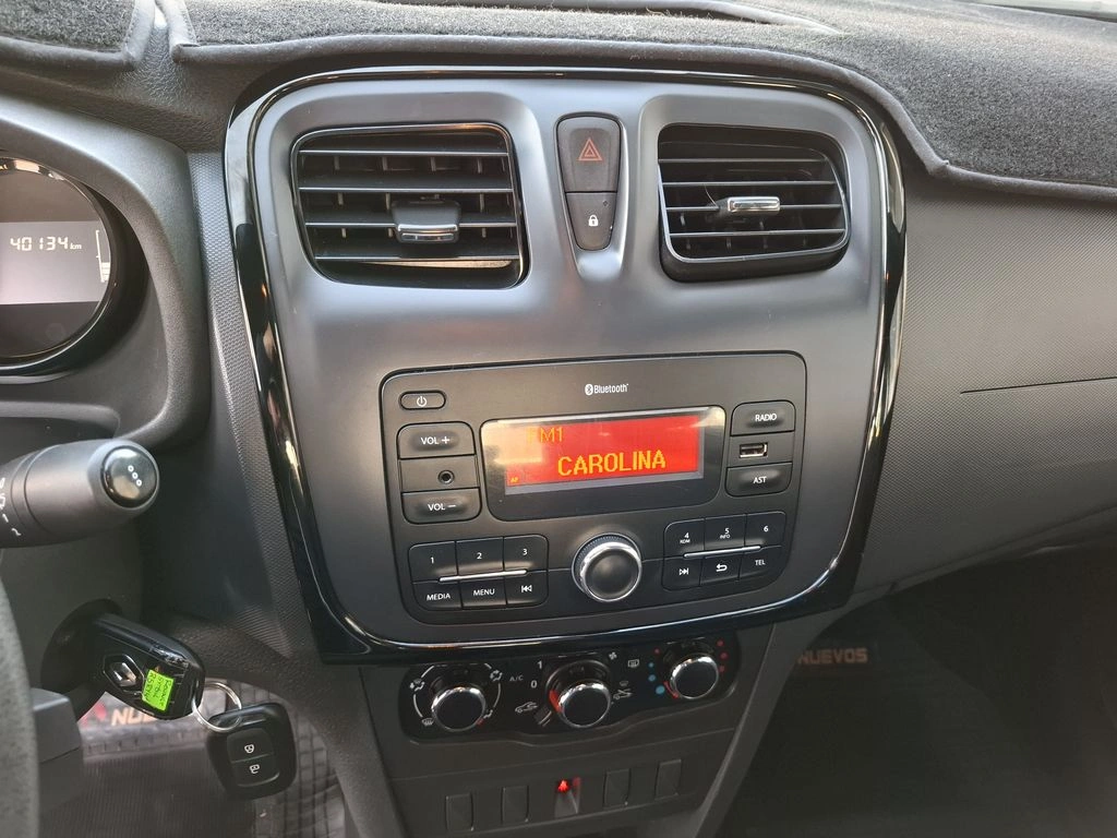 Renault Symbol 1.6 Zen 4x2 Mt 4p año 2022