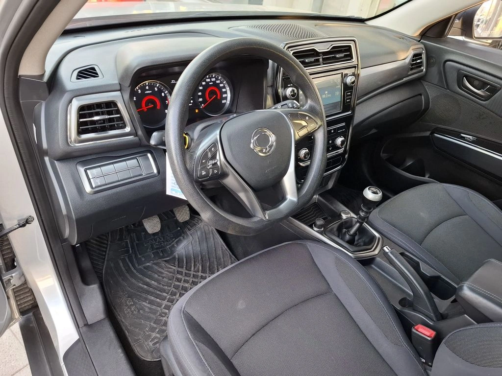 Ssangyong Tivoli Lx 1.6 año 2021