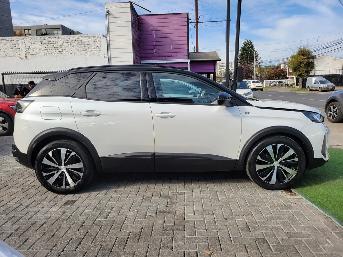 PEUGEOT 3008 1.6 Gt Black Pack Puretech Eat8 At año 2025