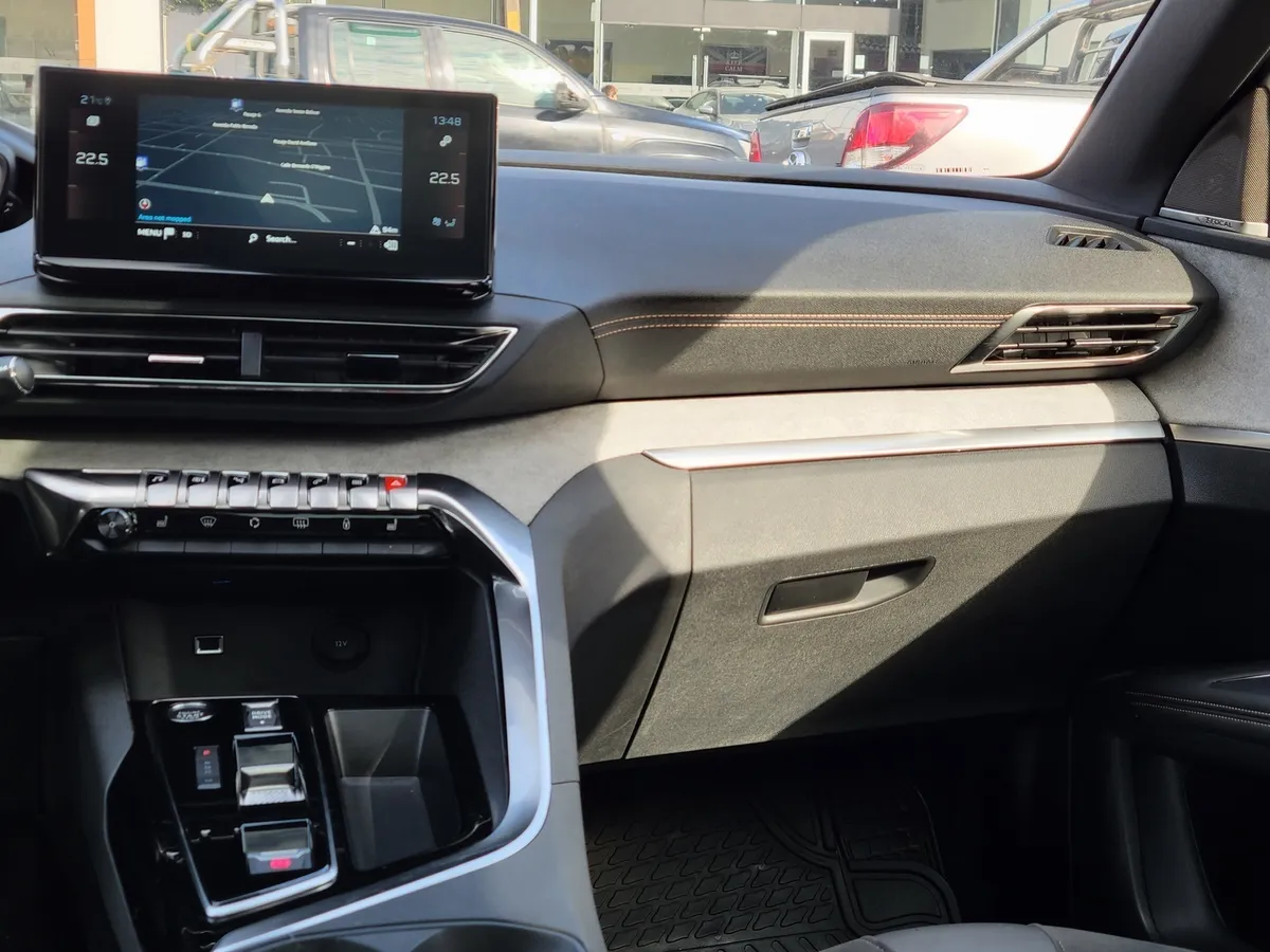 PEUGEOT 3008 1.6 Gt Black Pack Puretech Eat8 At año 2025