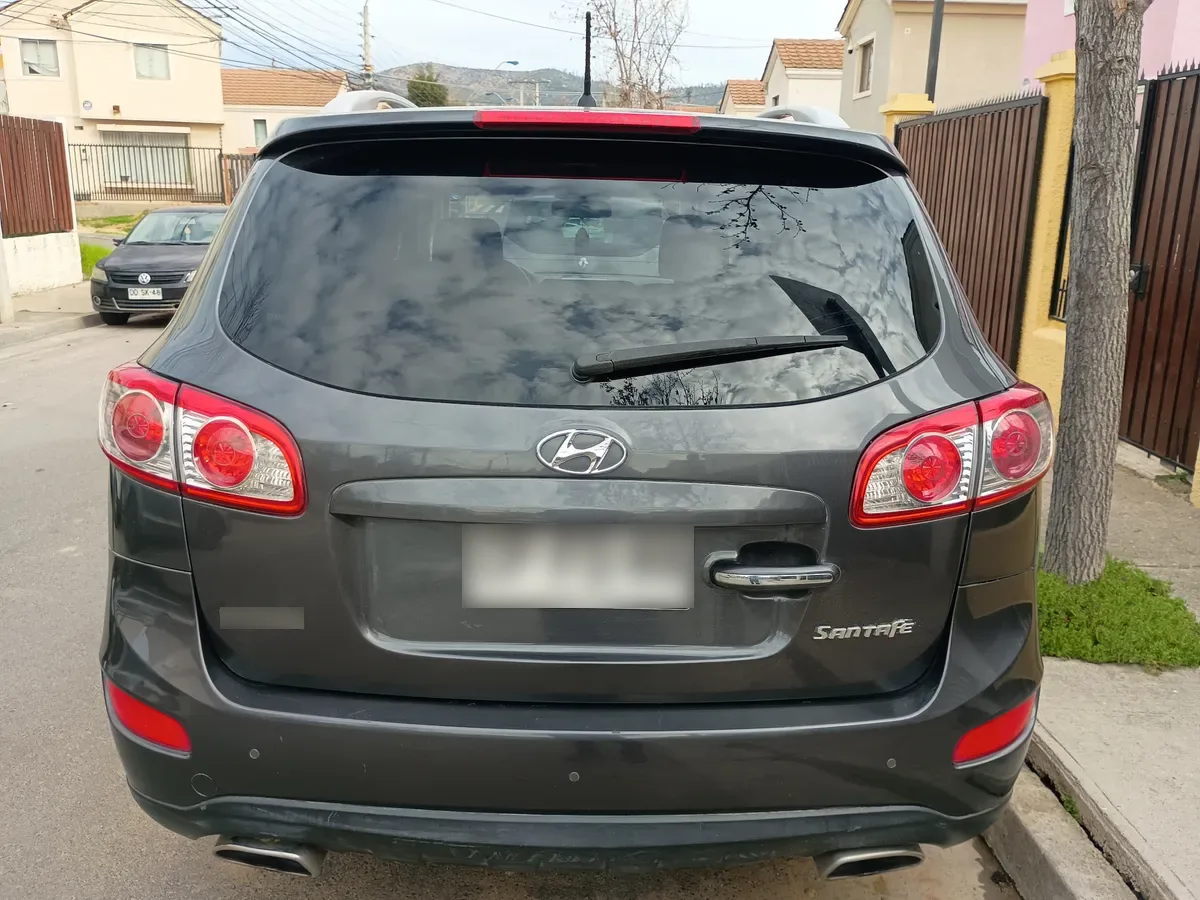 HYUNDAI SANTA FE 2.4 Gl 2wd Mt año 2010