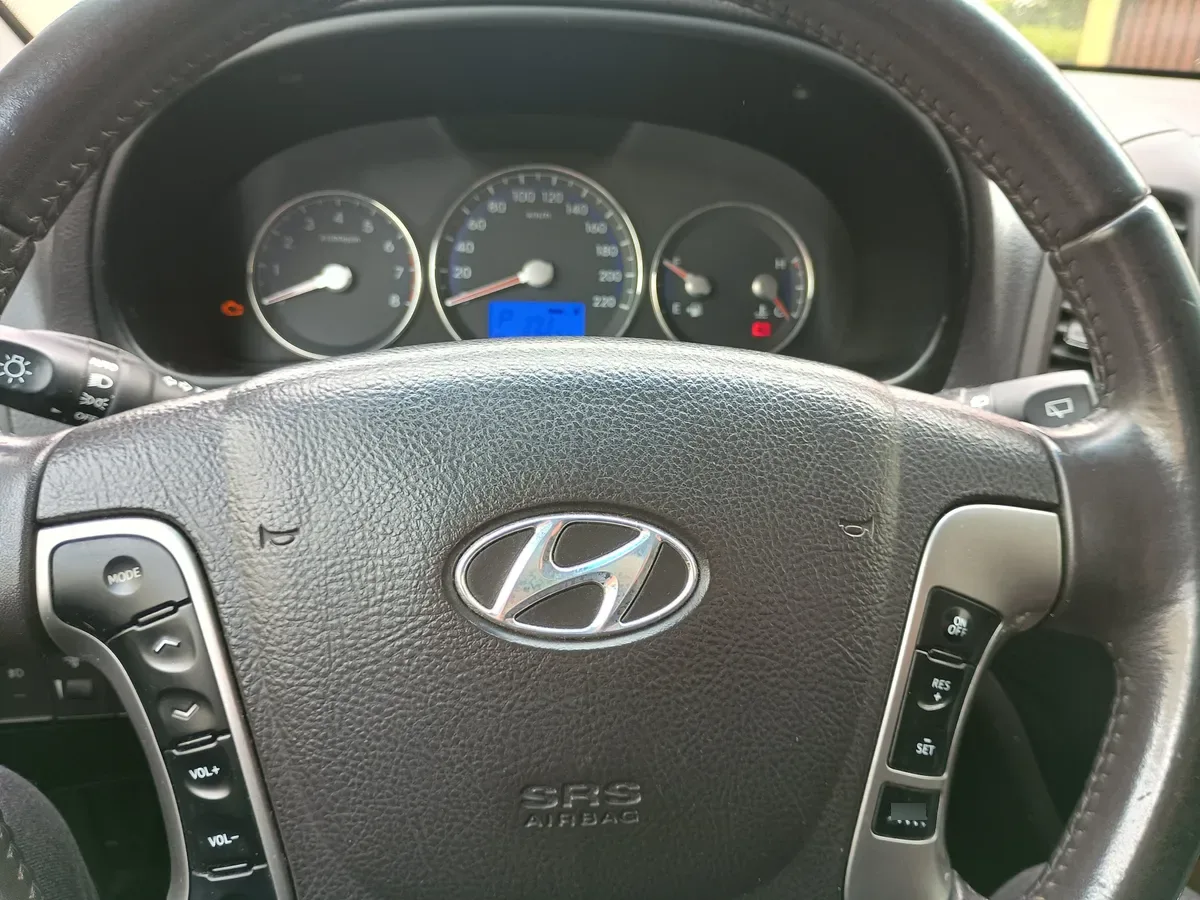 HYUNDAI SANTA FE 2.4 Gl 2wd Mt año 2010