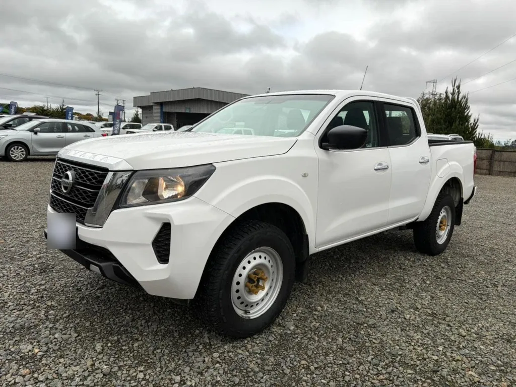 Nissan Navara D Cab Mt Se 4x4 2.3 año 2022