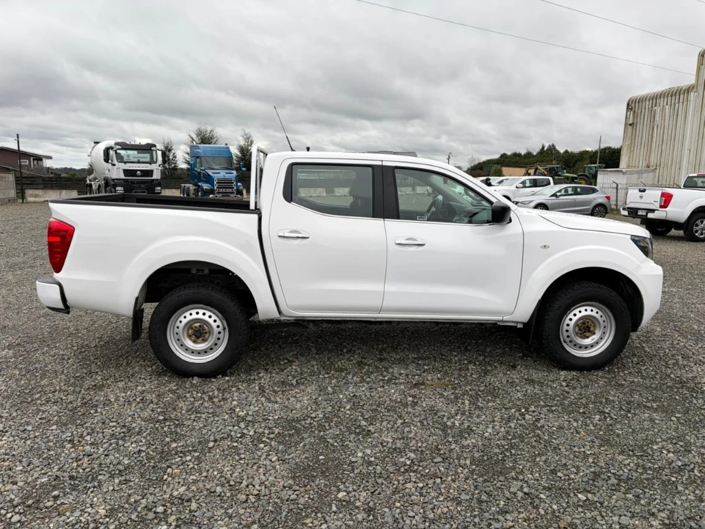 Nissan Navara D Cab Mt Se 4x4 2.3 año 2022