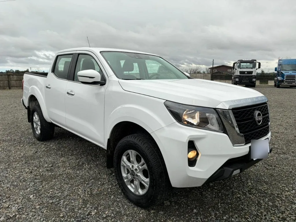 Nissan Navara D Cab Mt Xe 4x4 2.3 año 2023