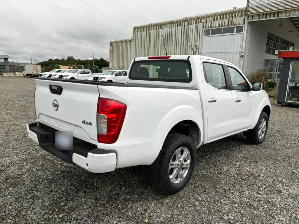 Nissan Navara D Cab Mt Xe 4x4 2.3 año 2023