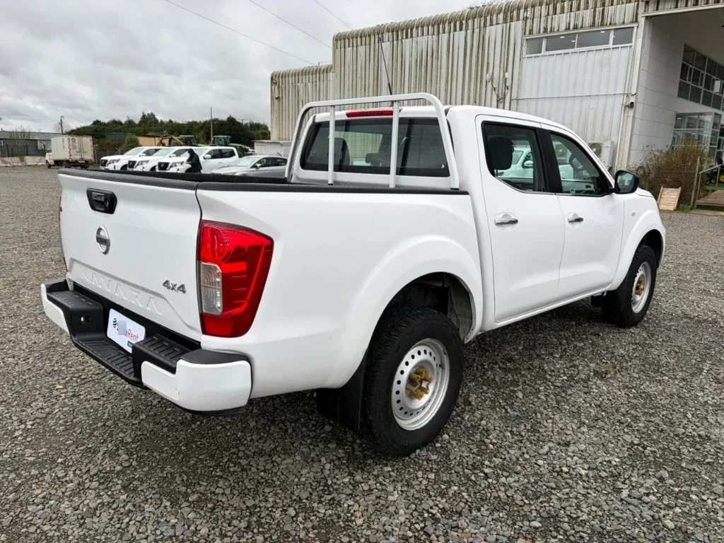Nissan Navara D Cab Mt Se 4x4 2.3 año 2022
