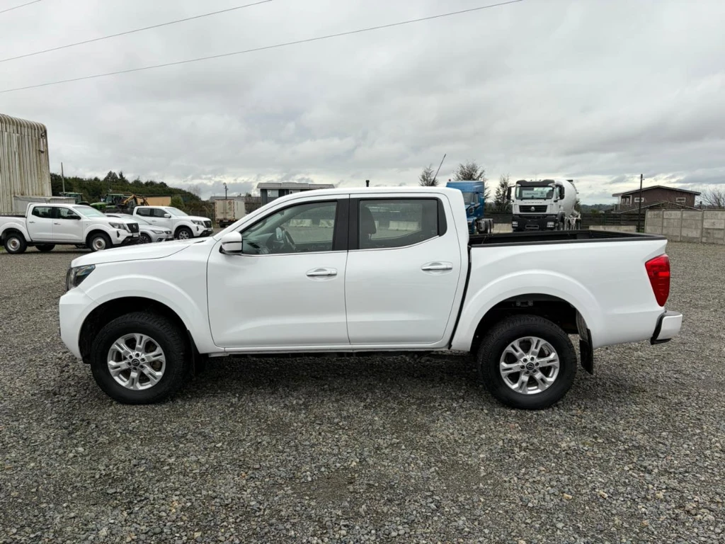 Nissan Navara D Cab Mt Xe 4x4 2.3 año 2023