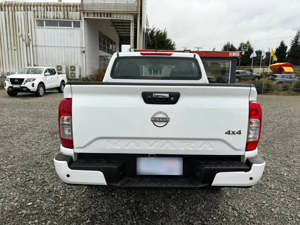 Nissan Navara D Cab Mt Xe 4x4 2.3 año 2023
