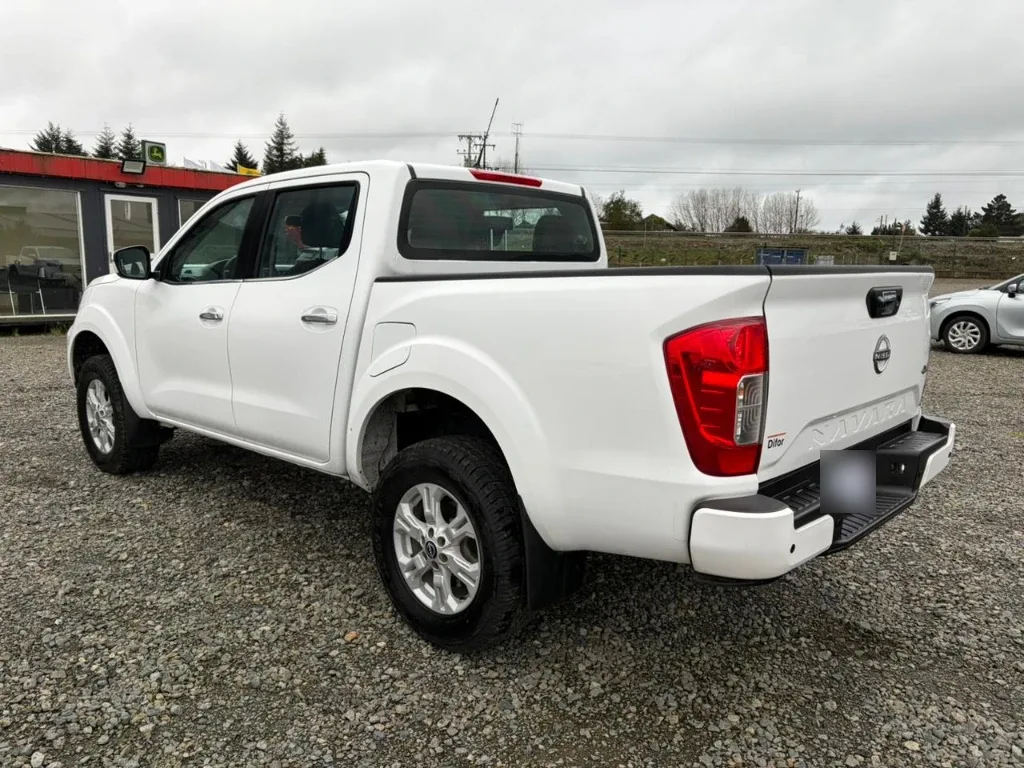 Nissan Navara D Cab Mt Xe 4x4 2.3 año 2023