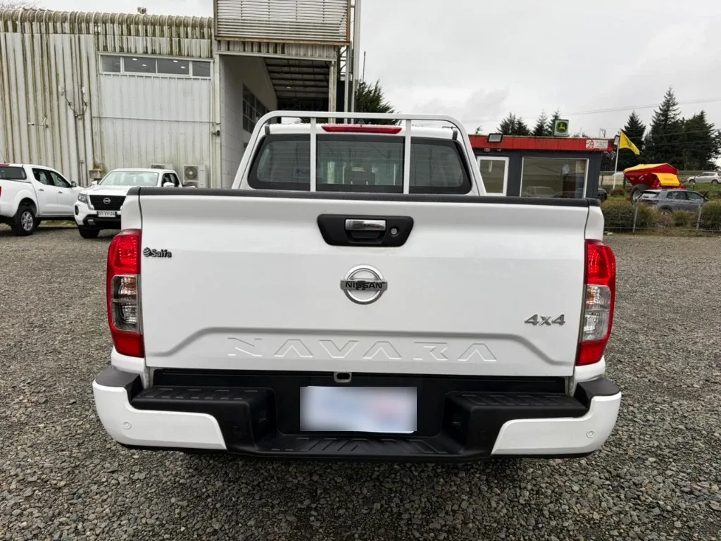 Nissan Navara D Cab Mt Se 4x4 2.3 año 2022