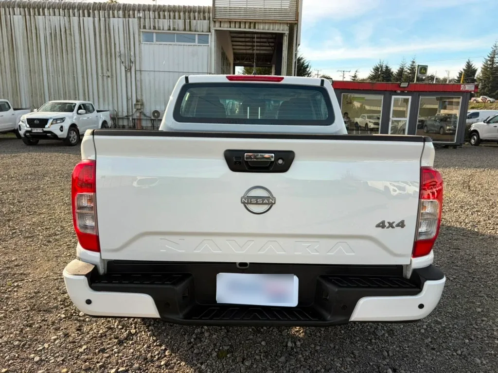 Nissan Navara D Cab Mt 4x4 2.3 Xe año 2023