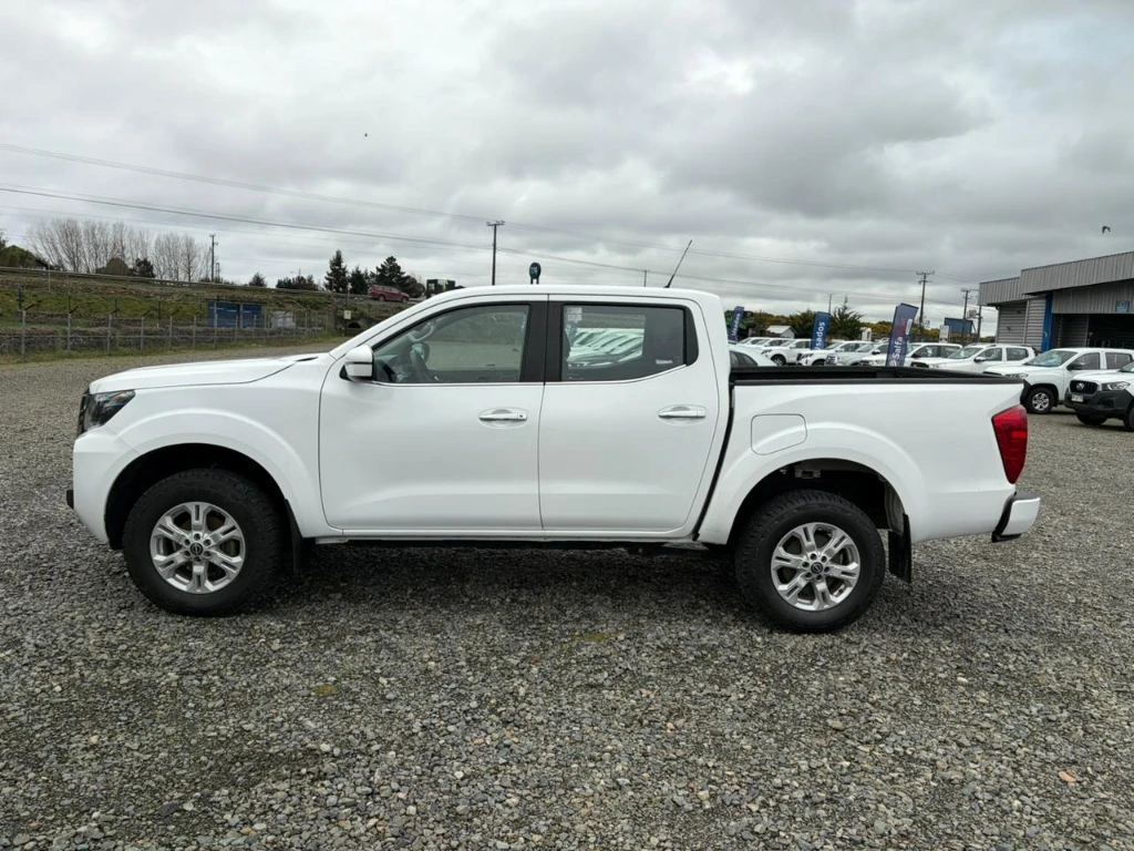 Nissan Navara D Cab Mt Xe 4x4 2.3 año 2023