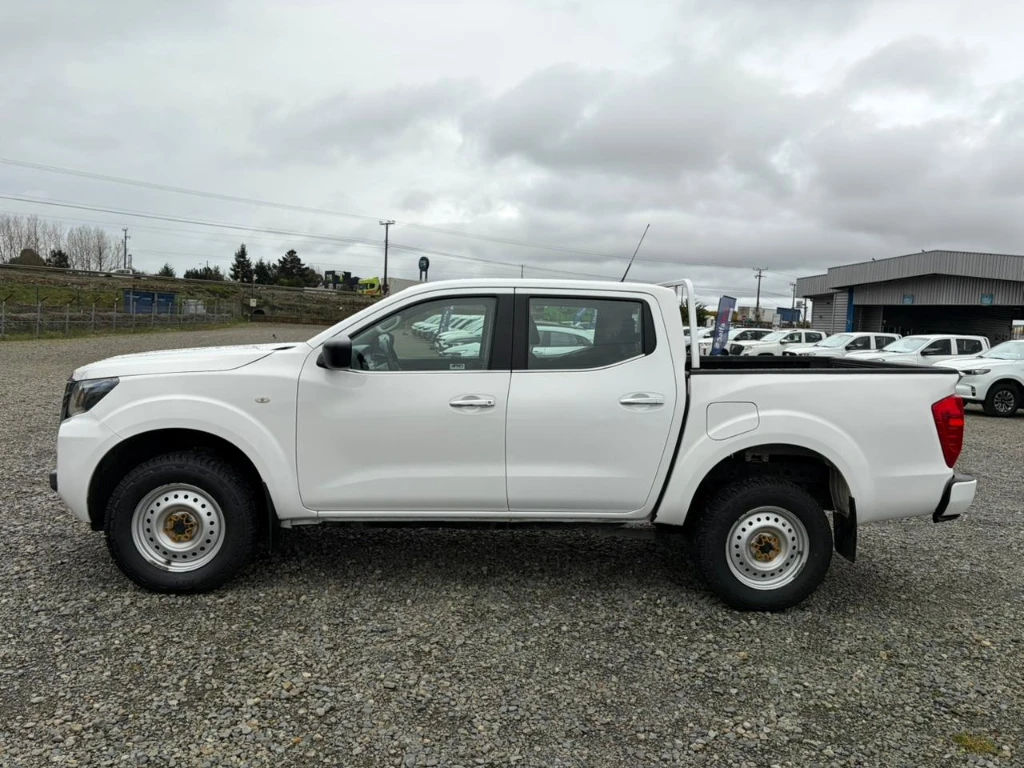 Nissan Navara D Cab Mt Se 4x4 2.3 año 2022