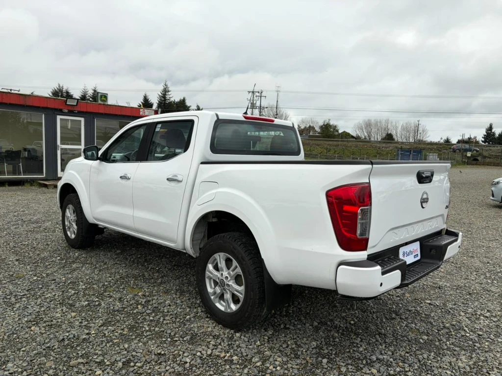 Nissan Navara D Cab Mt Xe 4x4 2.3 año 2023