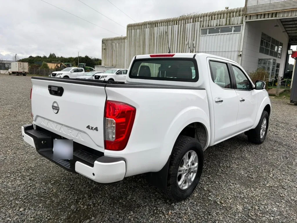 Nissan Navara D Cab Mt Xe 4x4 2.3 año 2023
