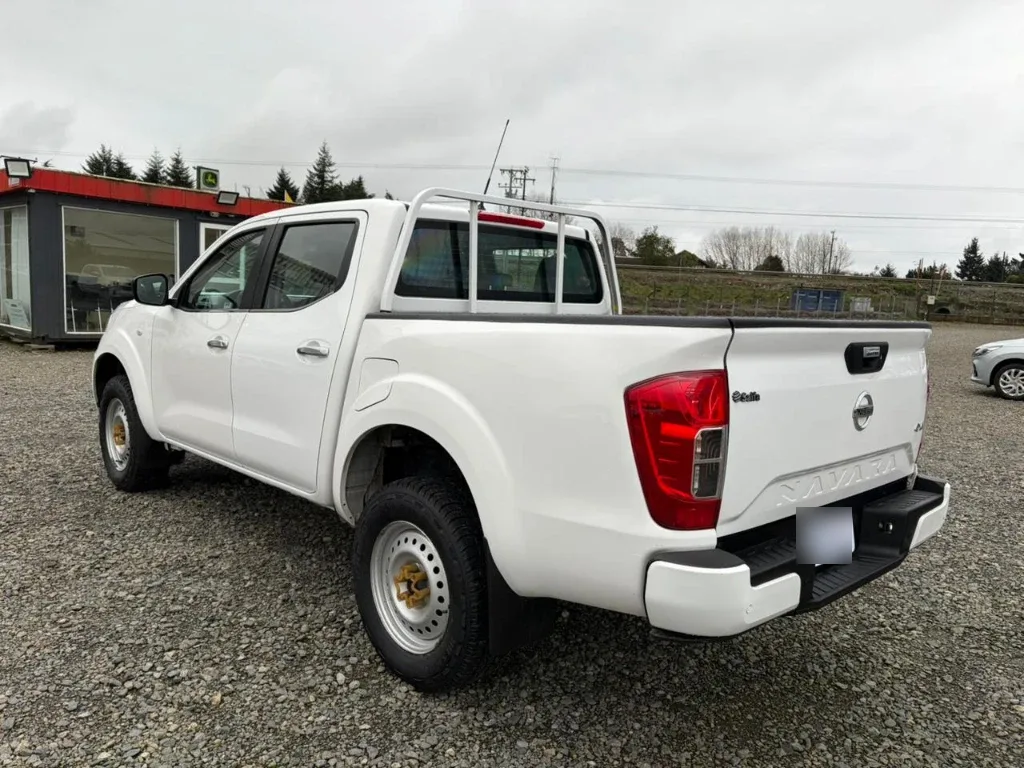 Nissan Navara D Cab Mt Se 4x4 2.3 año 2022