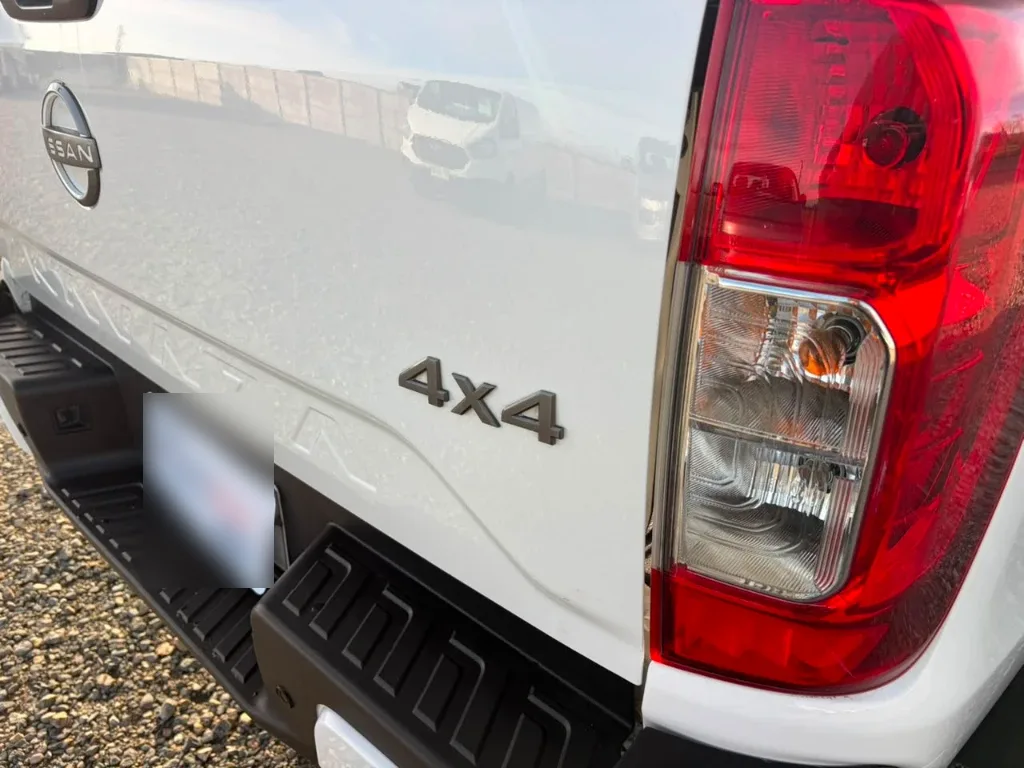 Nissan Navara D Cab Mt 4x4 2.3 Xe año 2023
