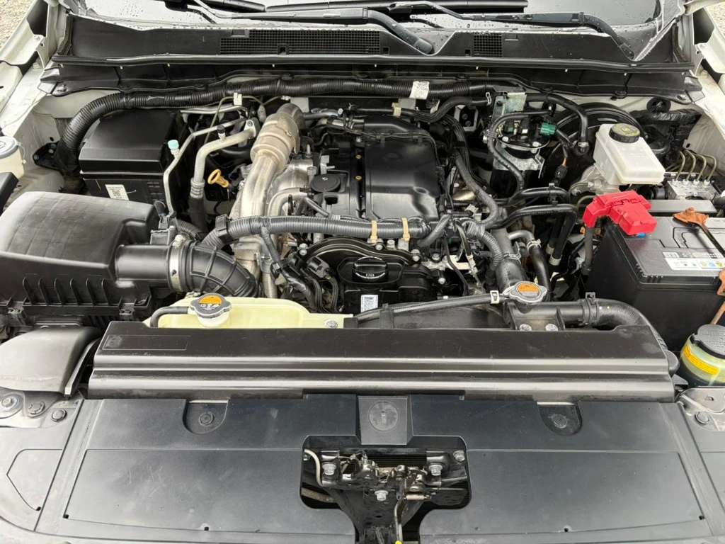 Nissan Navara D Cab Mt Se 4x4 2.3 año 2022