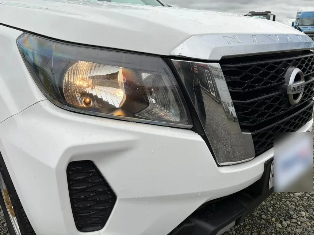 Nissan Navara D Cab Mt Se 4x4 2.3 año 2022