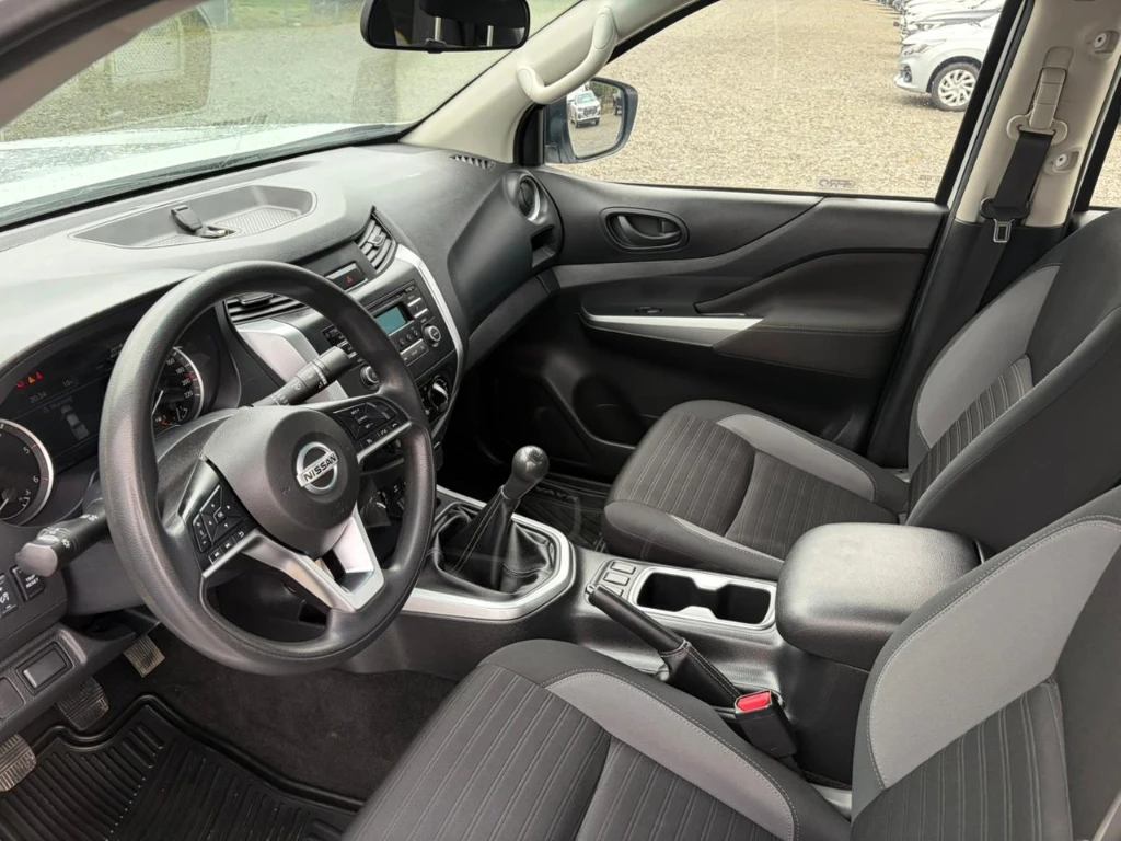 Nissan Navara D Cab Mt Se 4x4 2.3 año 2022
