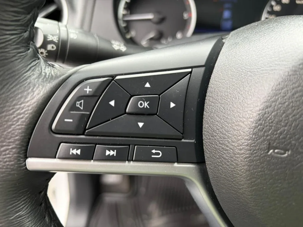 Nissan Navara D Cab Mt Xe 4x4 2.3 año 2023