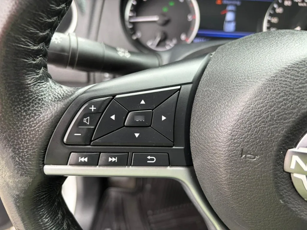 Nissan Navara D Cab Mt Xe 4x4 2.3 año 2023