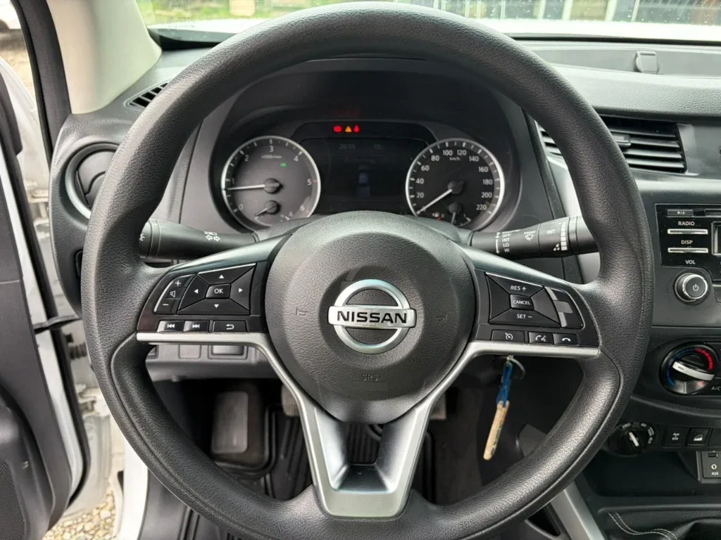 Nissan Navara D Cab Mt Se 4x4 2.3 año 2022