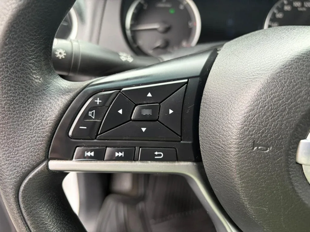 Nissan Navara D Cab Mt Se 4x4 2.3 año 2022