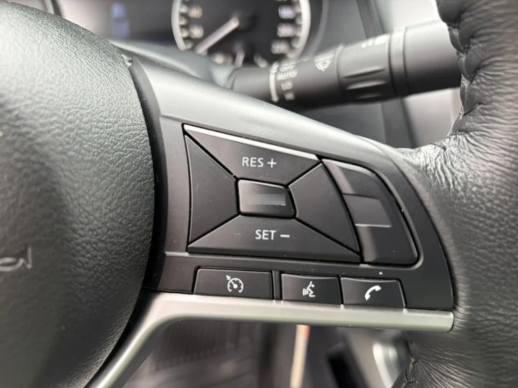 Nissan Navara D Cab Mt Xe 4x4 2.3 año 2023