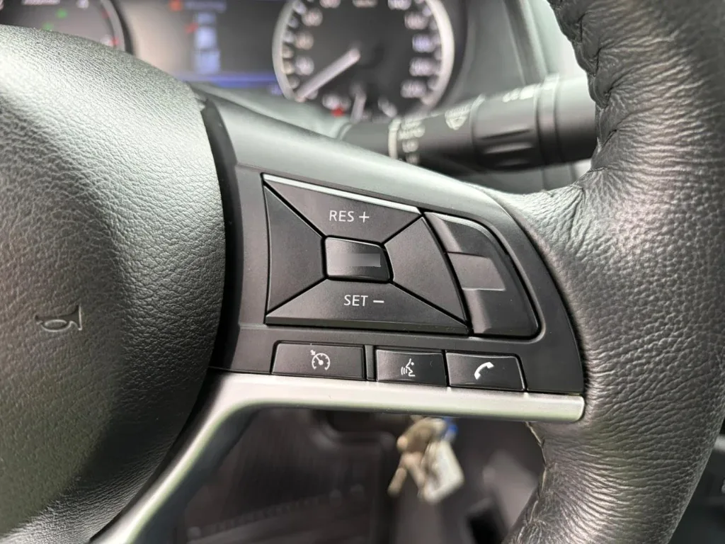 Nissan Navara D Cab Mt Xe 4x4 2.3 año 2023