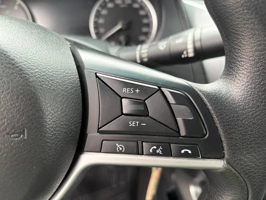 Nissan Navara D Cab Mt Se 4x4 2.3 año 2022