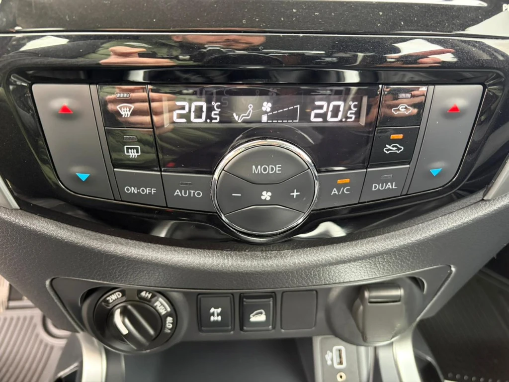 Nissan Navara D Cab Mt Xe 4x4 2.3 año 2023