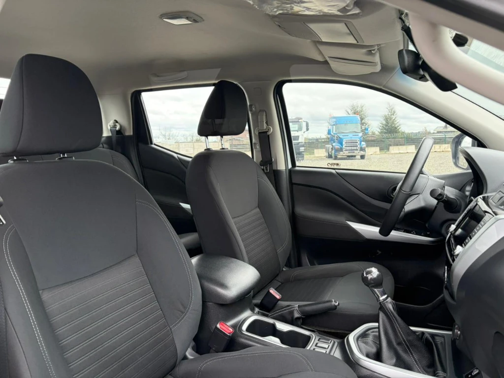 Nissan Navara D Cab Mt Xe 4x4 2.3 año 2023
