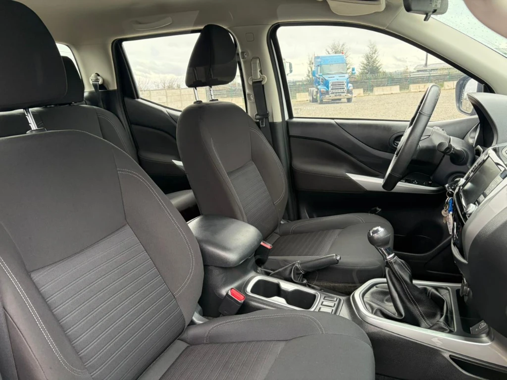 Nissan Navara D Cab Mt Xe 4x4 2.3 año 2023