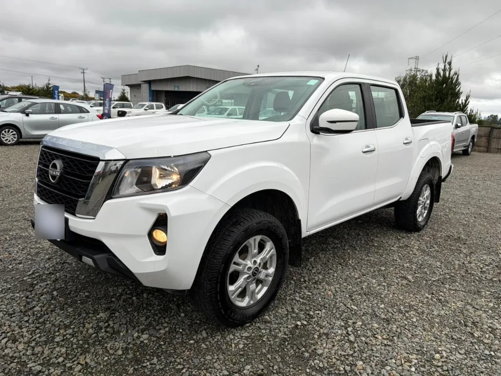 Nissan Navara D Cab Mt Xe 4x4 2.3 año 2023