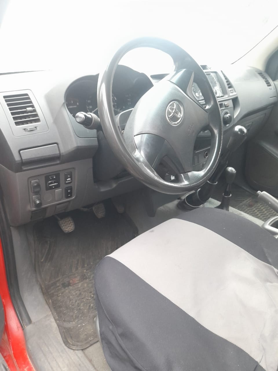 TOYOTA HILUX 2.5 Mt 4x4 Diesel año 2013