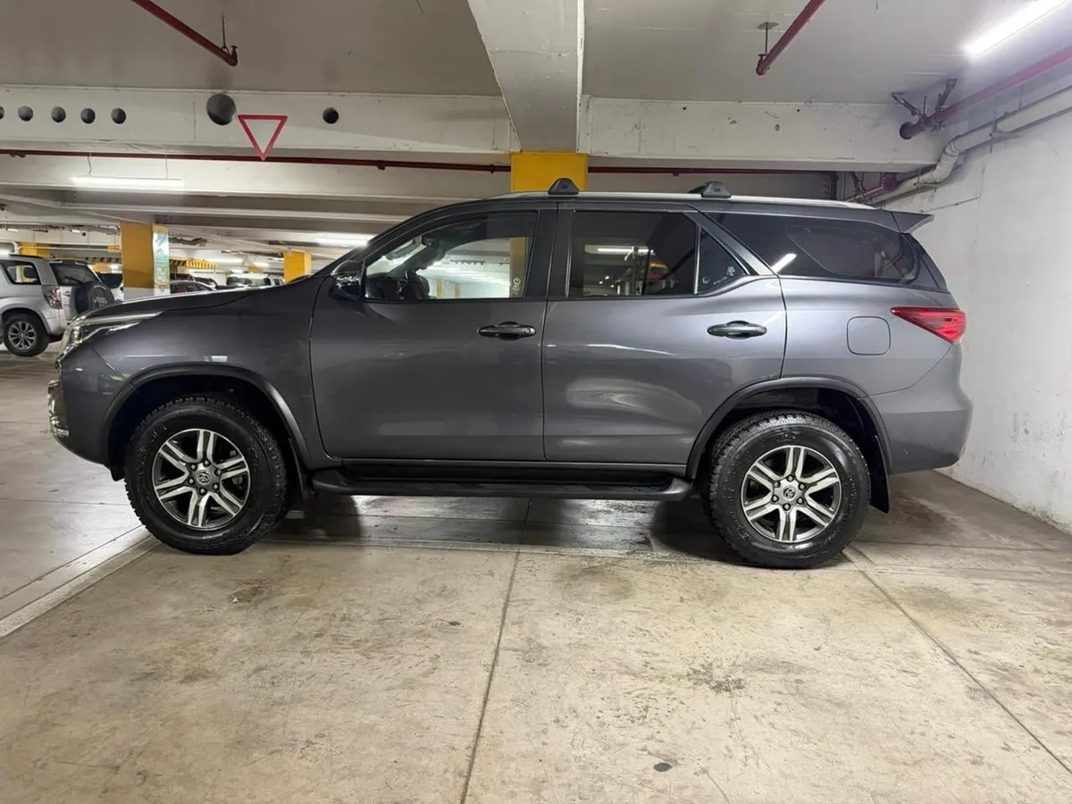 TOYOTA FORTUNER 2.7 Sr5 At año 2022