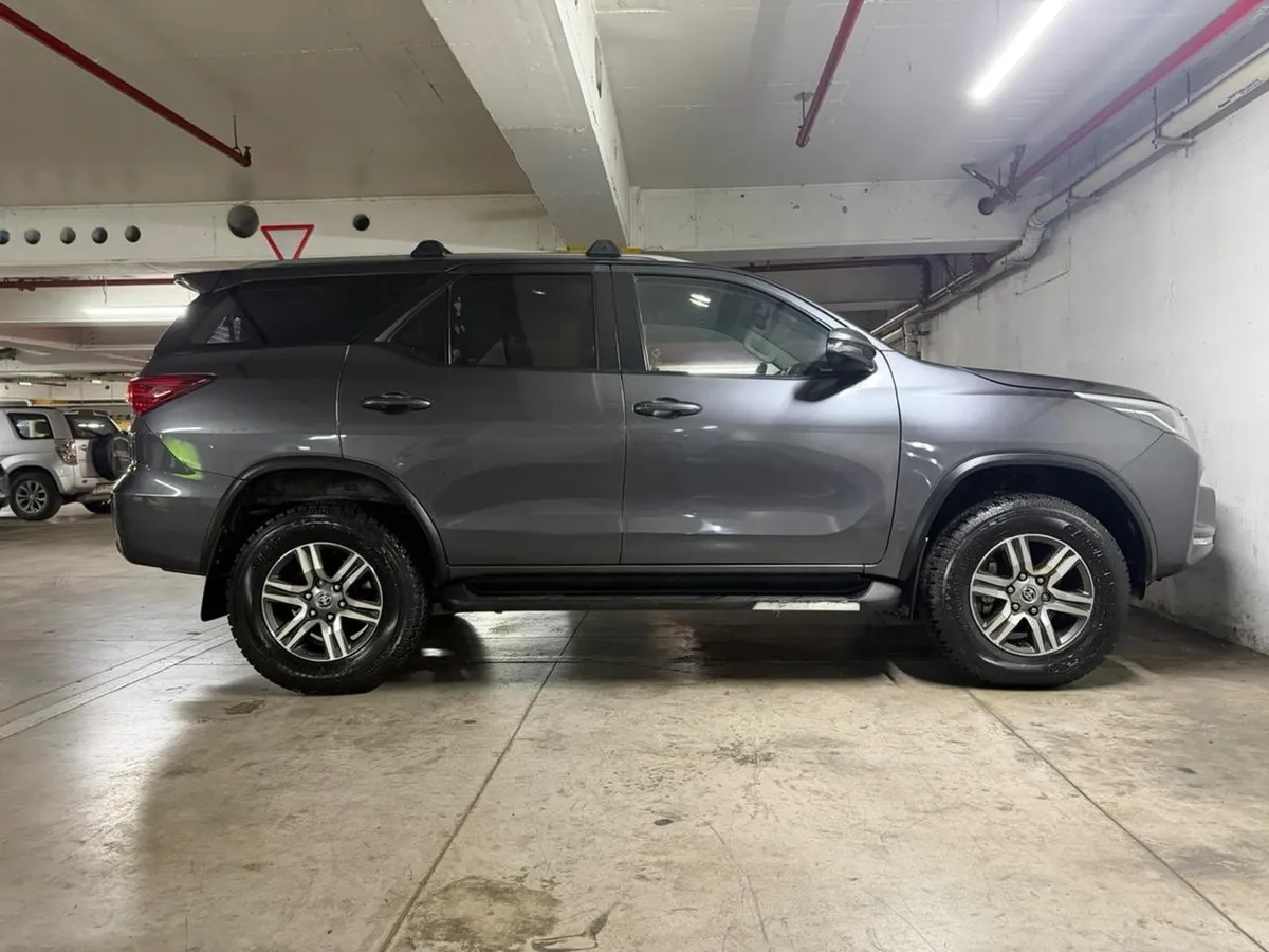 TOYOTA FORTUNER 2.7 Sr5 At año 2022