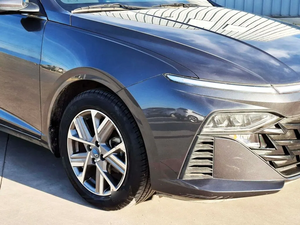 Hyundai Accent 1.5 Design 4x2 Mt 4p año 2024
