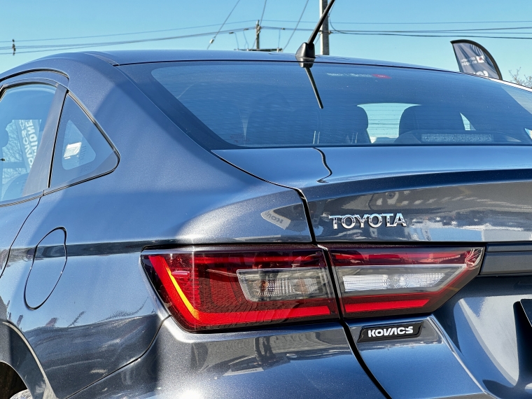 Toyota Yaris 1.5 E Sedan Mt año 2023