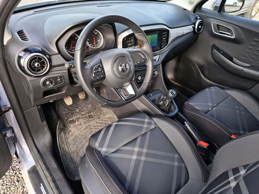 MG 3 1.5 Std 4x2 Hb Mt 5p año 2024