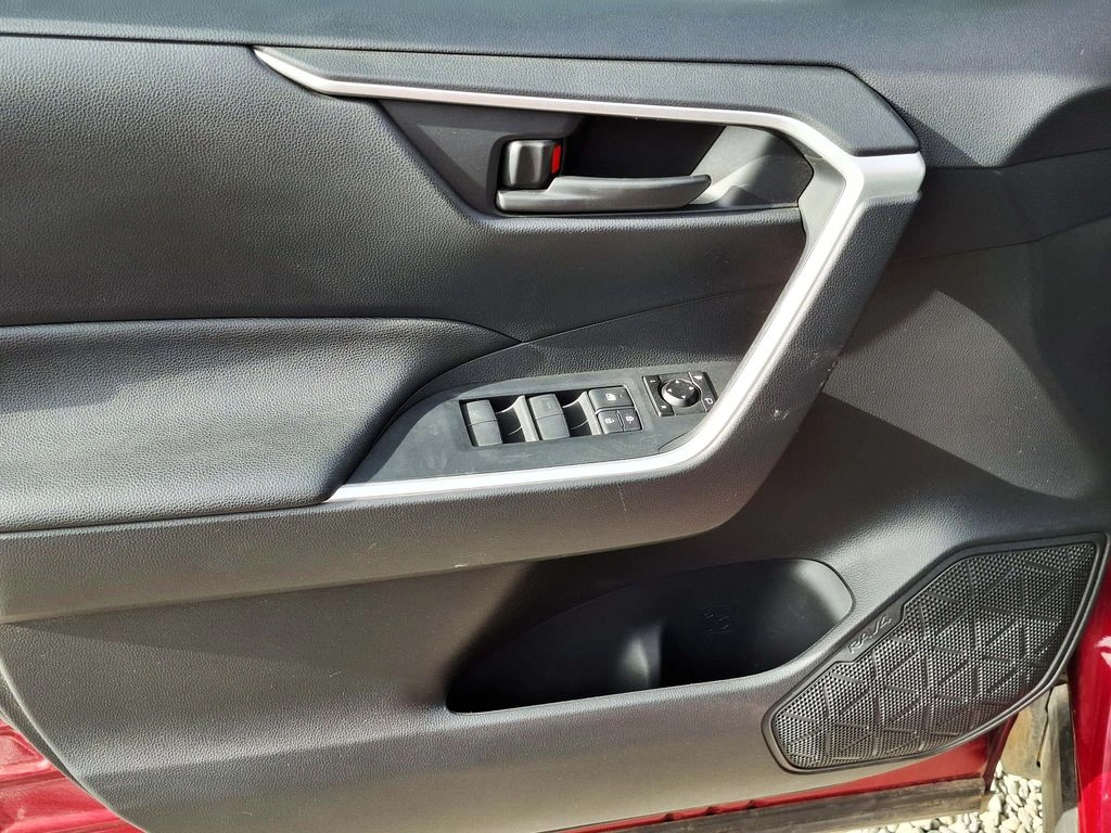 Toyota Rav4 2.0 Le 4x2 Mt 5p año 2022
