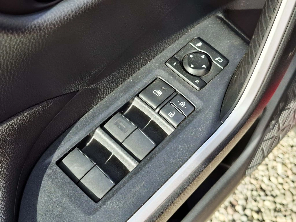 Toyota Rav4 2.0 Le 4x2 Mt 5p año 2022
