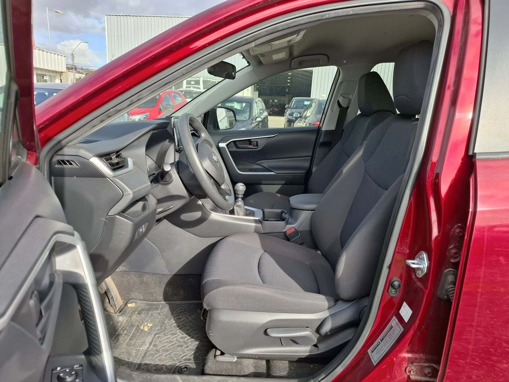 Toyota Rav4 2.0 Le 4x2 Mt 5p año 2022