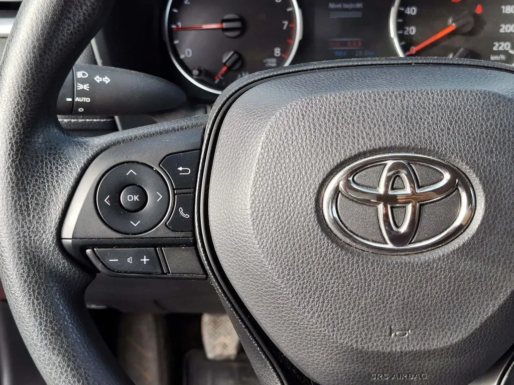 Toyota Rav4 2.0 Le 4x2 Mt 5p año 2022