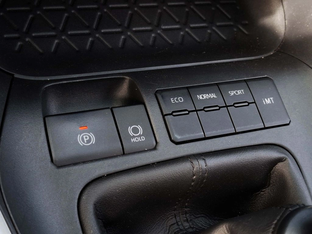 Toyota Rav4 2.0 Le 4x2 Mt 5p año 2022