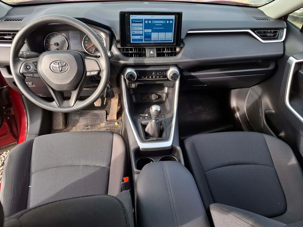 Toyota Rav4 2.0 Le 4x2 Mt 5p año 2022