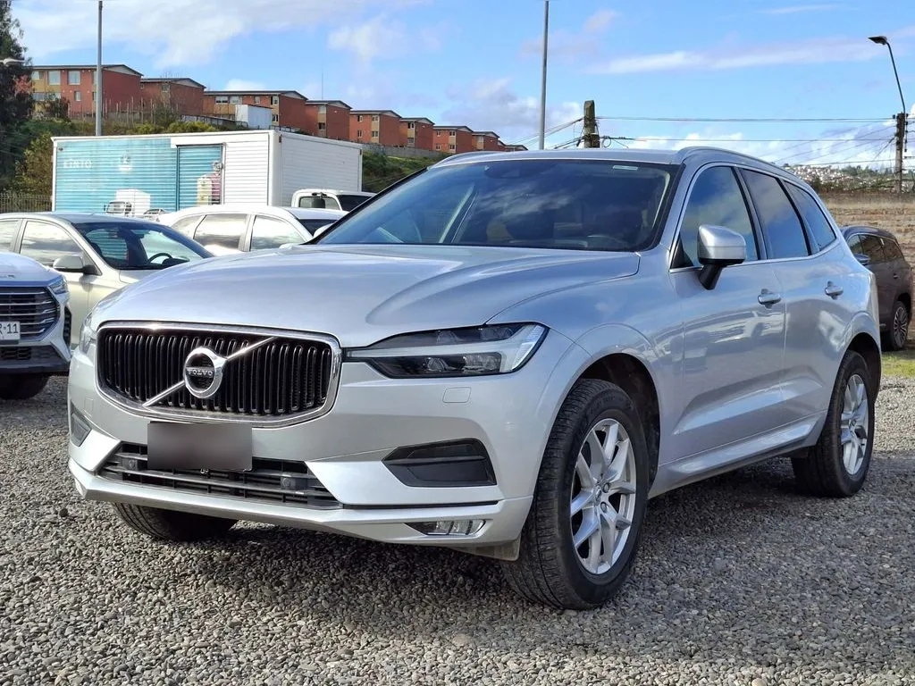 Volvo Xc60 2.0 T5 Momentum 4x4 At 5p año 2021